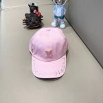 Lv 博主们都爱的刺绣棒球帽 潮人的氛围感加持爆棚 帽子版型Hin满意~还巨能搭 贯穿春夏秋冬~男女戴起来都是Feel