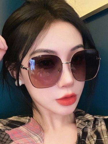 Dior-迪奥 2025开春新款 潮流爆款 时尚方框偏光太阳镜 高品质 佩戴舒适 网红潮款墨镜 型号 D6819