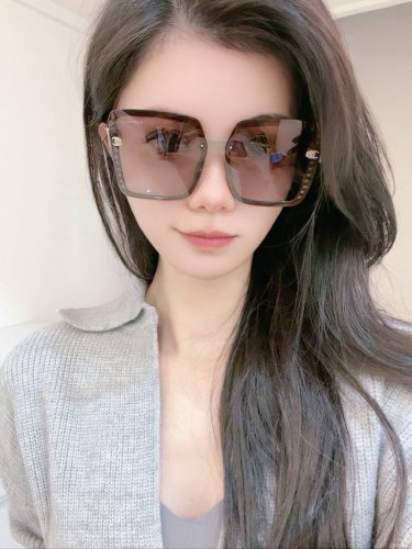 Chanel 香奈儿 2025新款潮流爆款 时尚方框太阳镜 佩戴舒适 网红潮款墨镜 女士高清加厚偏光太阳镜 高品质Tr镜框 型号Ch9990