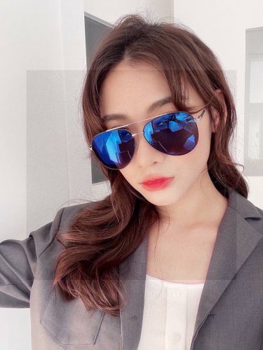 新款品牌：路易威登Lv 原单品质男女同款偏光太阳镜 材质：高清宝丽来偏光镜片、进口合金印字Logo镜腿。小框精致太阳镜看细节就知道大师手工制作设计，做工精致，高