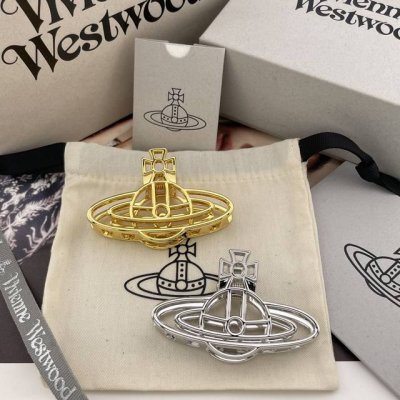 我们出品 Viviennewestwood 爆美一定要入！太绝美了宝宝，什么是快乐星球，来，这就是快乐星球！绝美镂空土星鲨鱼夹！金，银2个颜色！重磅推荐，超精致