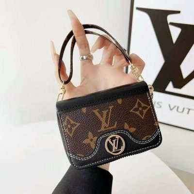 lv经典老花牛仔拼色卡包 零钱包 耳机包 可装口红等Mini小拎包，可挎可拿 可挂腰带上 小巧精致潮流高档小包包