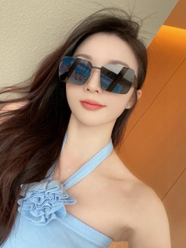 80高清香奈儿尼龙偏光太阳镜 2025新款！新款出货！新款出货！ 型号：3307 描述：女士高清加厚偏光太阳镜 高品质金属Tr-90镜框 时尚百搭！新款出货！