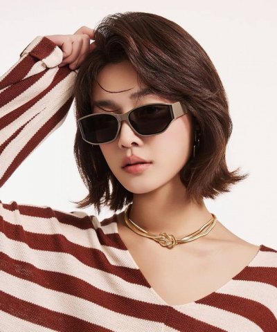 Gucci 2025开春新款 潮流爆款 时尚方框偏光太阳镜 高品质 佩戴舒适 网红潮款墨镜 女士高清尼龙偏光太阳镜 高品质Tr镜框 型号：G0317