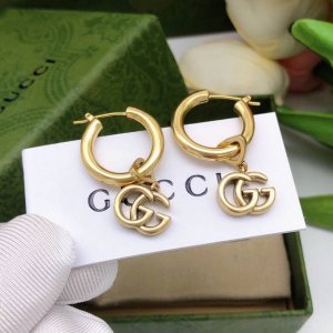 编号Ged0021 gucci 古驰 年新品发布 光面双G耳钉 耳勾经典Logo著作 精工打造全网最高性价比 超级无敌百搭的一款 推荐推荐推荐 原版一致黄铜材质