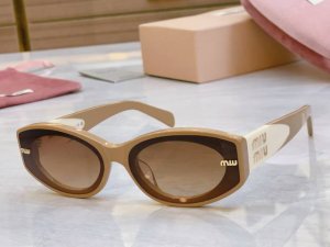Miumi* 缪*缪新款太阳镜，Mod:Mu 13Ks，Size:62口17-145