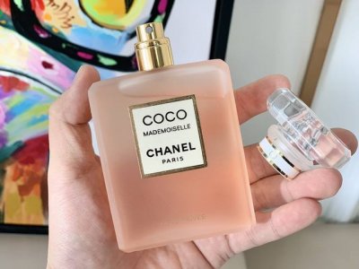 110专柜版 香奈儿磨砂Coco 香调: 花香调 花果香调 树木香调 东方香调 琥珀香调 混合香调 香水分类: 淡香水Edt 可可小姐香水展现清新感性的东方香调