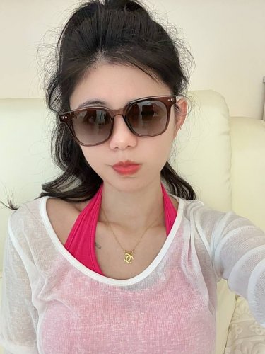 tr偏光系列 Gucci 经典的方框设计，不挑脸型，无论搭配大衣还是连衣裙都非常显气质尼龙偏光镜片预防紫外线 型号：G7104