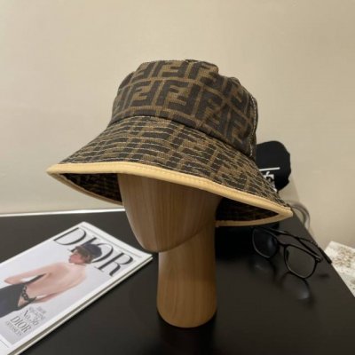 fendi 芬迪 老花字母渔夫帽 Fd的老花渔夫帽真的很洋气 超火爆的渔夫帽 看到收的爆款 时尚百搭 一年四季戴 巨好搭衣服