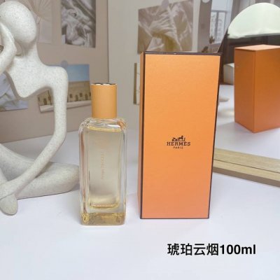 专柜品质 琥珀云烟 Ambre Narguile Hermes 爱马仕闻香系列琥珀云烟香水100Ml 香调：辛辣东方调 气味：蜂蜜安息香脂劳丹脂麝香香草 焦糖零