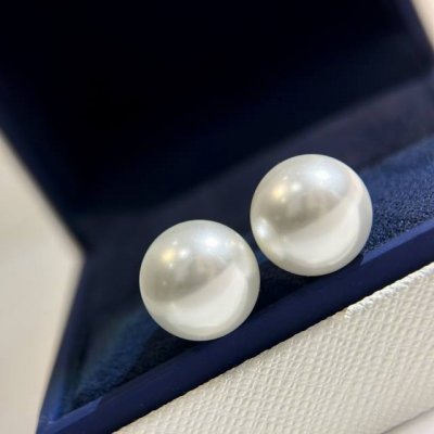 A3102 太美 Mikimoto 爆款 12Mm贝珠 纯银耳钉 潮人必备，网红同款，值得入手！通体纯银配件 电镀工艺也做得很到位 帅爆辣 纯银耳钉