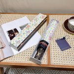 Louis Vuitton 路易威登 升级版Monogram印花雨伞 顶级之作 夺目的图案 奢华与简约的完美融合 雨伞既是用具 也是配饰 撑着这样的伞走在街头
