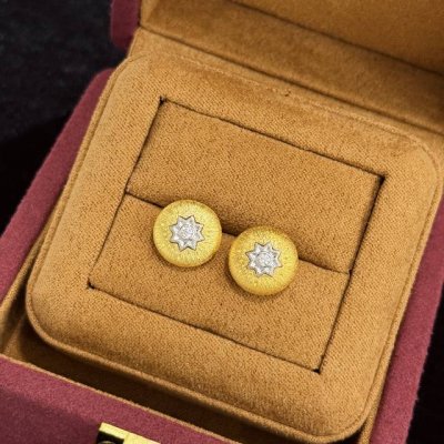 a4825 独立设计师爆款 八芒星 豆豆 黄金耳钉 必入款！超级超级百搭 经典款永不过时 秋冬必备单品 日常百搭 精选德国进口S925纯银材质电镀厚金 纯银耳钉
