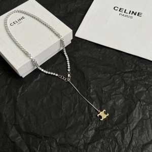 Celine 赛琳 项链 一直是简约时尚界的标杆大胆的设计 百看不厌搭配起来更Fashion