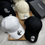 特价 。Ysl。Ysl & Ny 联名款。 配防尘袋 细节决定品质！材质：纯棉！透气性好！春天挡风，夏天防晒必备单品！颜色大气！款式新颖别致好搭配衣服！实用性强