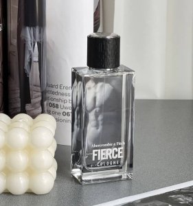 专柜品质 这充满诱惑的气息，Af裸男 Abercrombie Fitch裸男古龙香水 规格: Ml 前调:苦橙叶 小豆蔻 柠檬橙子 冷杉海水 中调:茉莉 迷迭香