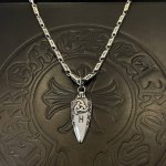 新款 专柜品质 Chrome Hearts克罗心 经典复古菱形十字架项链 盾牌吊坠 凹凸造型不同的花纹设计风格 呈现出与众不同 十字架 童军花是克罗心的志 所以