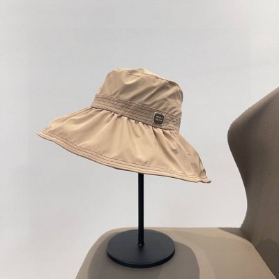 特 配防尘袋 Miumiu缪缪 2025新款滑面可折叠遮阳大沿渔夫帽 独特设计 复古文艺的一款