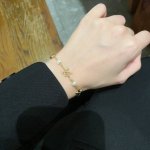 Louis Vuitton 路易威登 设计独特 用Lv经典之作图形理念 好看 手链 超级无敌爆赞 随意搭配都是非常百搭 高品质 黄铜材质.