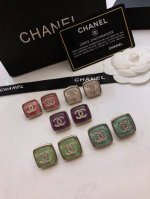 香奈儿Chanel方形耳钉，黄铜材质官网精选款独家高端品质实拍图代购级别做工精致细腻重工版本超级仙女唯美的一款做工超级细心无漏洞逛街 约会 上班都可以很好的搭配