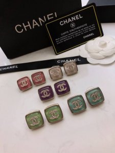 香奈儿Chanel方形耳钉，黄铜材质官网精选款独家高端品质实拍图代购级别做工精致细腻重工版本超级仙女唯美的一款做工超级细心无漏洞逛街 约会 上班都可以很好的搭配