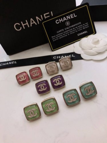 香奈儿Chanel方形耳钉，黄铜材质官网精选款独家高端品质实拍图代购级别做工精致细腻重工版本超级仙女唯美的一款做工超级细心无漏洞逛街 约会 上班都可以很好的搭配