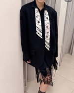 香奈儿Twilly小丝巾来了，Chanel 卡通字母 名副其实的小可爱， 人手三条闭眼收，我都不拦着 N久都没有见过这么好看的Twilly 真的是真香本香了，凹