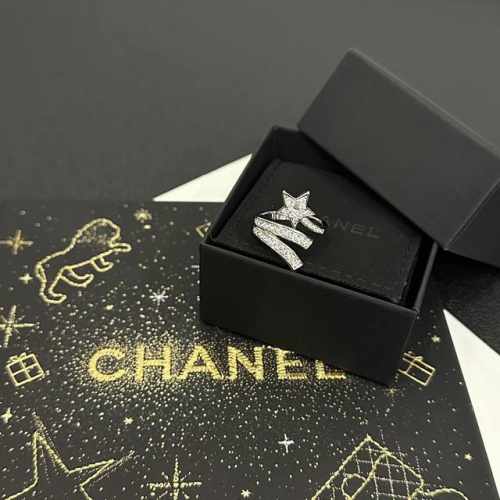 P70小香风Chanel彗星镶钻造型戒指原版清晰字印 一戴就忍不住想夸的一款，简约的设计，超精致又显手白，简直爱了！又可以跟其他款式叠搭一起，超级百搭～