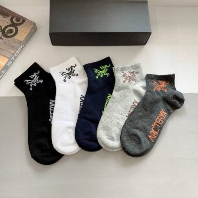 配包装 一盒5双 arc Teryx 始祖鸟 春款新品火爆船袜高版本纯棉材质柔软 秒杀市场普通货 经典的图案Logo 网红同步袜子大牌出街 潮人必备 超好搭