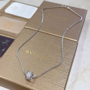 宝格丽项链V金材质 Bvlgari宝格丽 Divas Dream 系列 品相完美 细节无敌 那种独特的色泽完全无可挑剔 再缀以经典指环外形设计 简约之余却又优雅