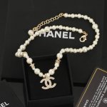 新款 Chanel 香奈儿 一百周年纪念款 珍珠项链锁骨链 非常精致 超级好看 搭配任何衣服都是很耀眼的 背面椭圆形Logo字样清晰 材质 黄铜电镀 材质于Z批
