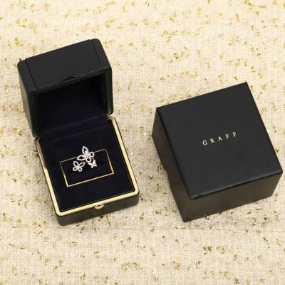 205808 我们出品 幻影蝴蝶戒指 可订做18K真金真钻版 只做对版真金货 价询客Fu pk市面各种金货 优雅的蝴蝶幻影钻石戒指描绘蝴蝶的优美轮廓 闪烁的密镶