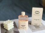 专柜品质 Guilty Love Edition Mmxxi Pour Femme女90Ml 士版据称是一款芳香花香型香水，传达着“毫 不致歉的爱”的信息。它由