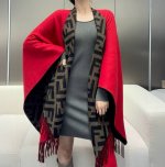 极品原单芬迪Fendi重磅最新经典Ff字母元素双面老花斗篷，大极品，专柜15500大洋，也是刚上架的好玩意儿正儿八经的好东西，真材实料非常重磅，这样的一件非常耗