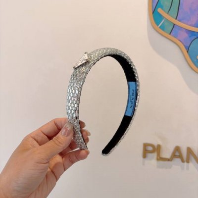 配包装 prada 普拉达 欧美新款贴钻发箍，明星同款 女神必备单品，非常百搭，时尚潮流