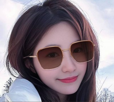 Gucci 经典的方框设计 不挑脸型 无论搭配大衣还是连衣裙都非常显气质偏光镜片预防紫外线 型号 G6241