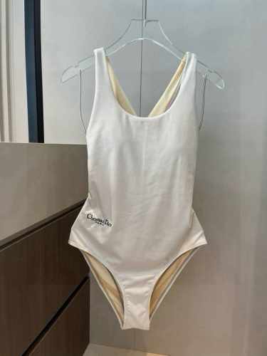 dior 连体泳衣适合多种场景的游泳衣 海边 游泳池 温泉 水上乐园 漂流都可以内搭外穿也完全可以 面料 透气舒适 速干弹性的游泳衣更加帖肤易清洗 S M L