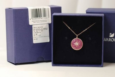 速抢年末惊喜特价 Swarovski 粉钻星星宝盒 锁骨项链 高品质！配如图全套包装！全国！ 均自家实图拍摄，活动产品数量有限，售完即止！