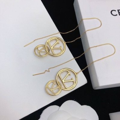 Valentino 华伦天奴 耳环重磅新品火爆网络来了 简约大方 时尚百搭 金色耳钉专柜一致 火爆款出货 设计独特 前卫 美女必备款