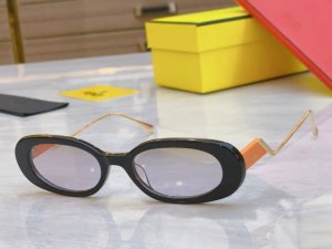 Fen* 芬*迪新款太阳镜， Model：Fe3018，Size：50口20-142