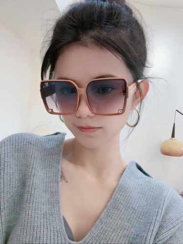 Dior-迪奥 2025开春新款 潮流爆款 时尚方框偏光太阳镜 高品质 佩戴舒适 网红潮款墨镜 女士高清尼龙偏光太阳镜 高品质Tr镜框 型号：Cd1277
