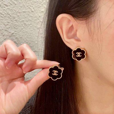 香奈儿山茶花双C耳钉