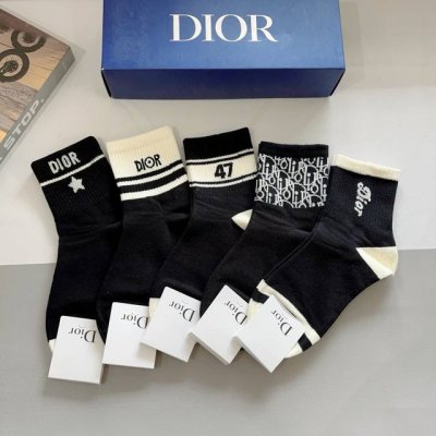 配包装 一盒5双 dior 迪奥 新款字母罗口中筒袜子 爆款字母专柜同步中筒袜 大牌出街 潮人必备超好搭