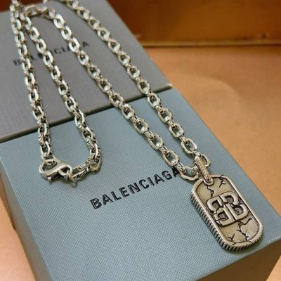 原单货新品 巴黎世家项链 Balenciaga 新款项链专柜一致 细节做工精细 每个细节流程到位 设计工艺精细 火爆款出货 设计独特 复古风格 巴黎世家项链