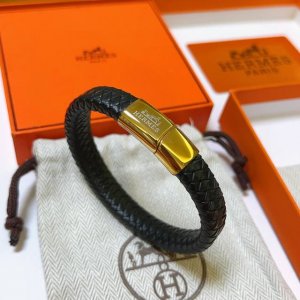 批120。新款Hermes爱马仕手链编织手绳加厚版 铂金版。高级精工版[色][色]众多网红同款 爱马仕手链太考验师傅的手艺了 要确保每个细节都到位不简单[色][