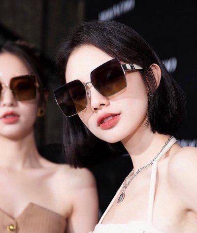 尼龙偏光系列 爱马仕 经典的方框设计，不挑脸型，无论搭配大衣还是连衣裙都非常显气质尼龙偏光镜片预防紫外线 型号：H0219