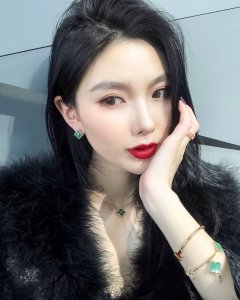 绿色 其他色 我们出品 五花带钻手链，可订做18K真金真钻版，只做对版真金货，价询客Fu 精工纯银厚金电镀，终于给我做出来了，市面上万万千版本，，再看了Z批之后
