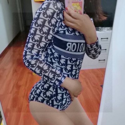 迪奥纱网连体泳衣 上身超级棒 自然而然呈现时尚感 十分减龄 具有年轻活力 Sml
