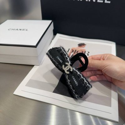 配包装盒 chanel 香奈儿 最新小香抓夹 简单实用 时尚潮流 小姐姐必备单品