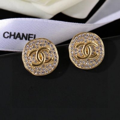 小香Chanel新款耳环 每一个细节做工非常精细 这款设计非常美轮美奂 这款真的超级美超级仙 精致小姐姐必备